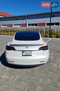 Седан Tesla Model 3 2023 в Луцке