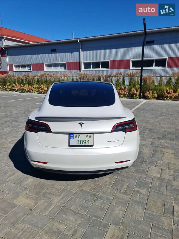 Седан Tesla Model 3 2023 в Луцьку