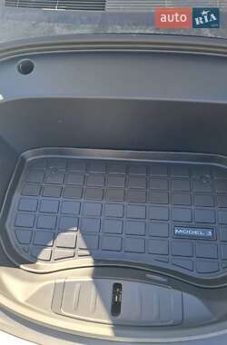 Седан Tesla Model 3 2023 в 