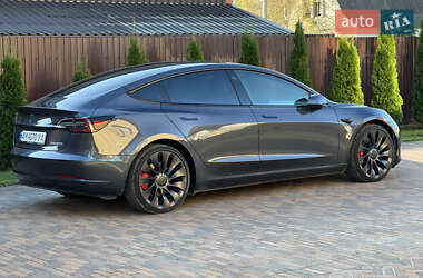 Седан Tesla Model 3 2021 в 
