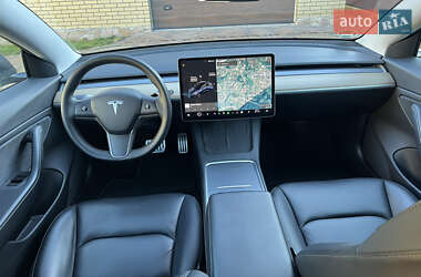 Седан Tesla Model 3 2021 в 