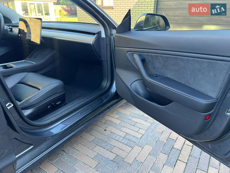 Седан Tesla Model 3 2021 в Житомире