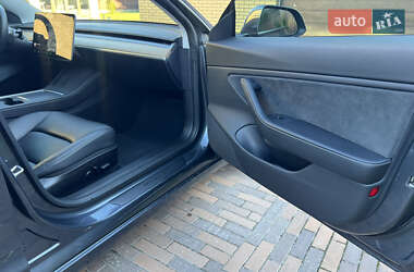 Седан Tesla Model 3 2021 в 