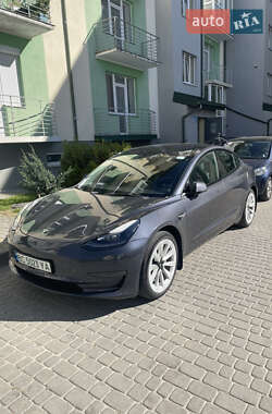 Седан Tesla Model 3 2022 в 