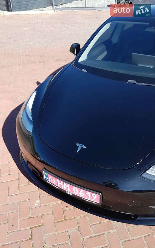Седан Tesla Model 3 2018 в Рівному
