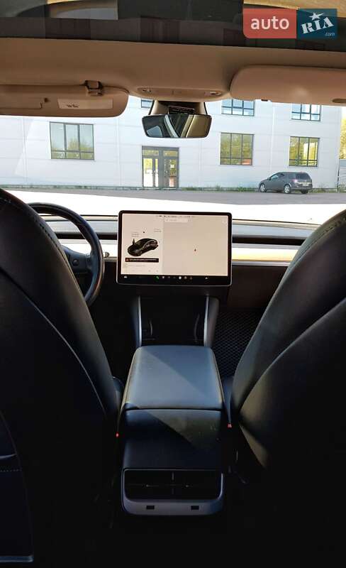Седан Tesla Model 3 2018 в Рівному