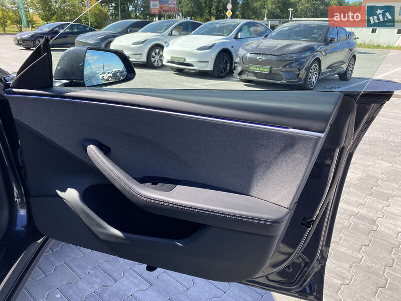 Седан Tesla Model 3 2024 в Києві