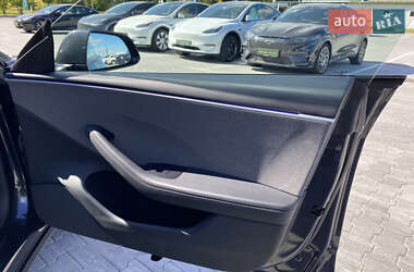 Седан Tesla Model 3 2024 в 