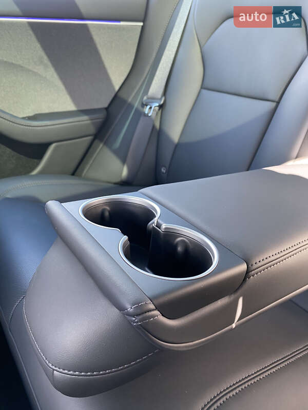 Седан Tesla Model 3 2024 в Києві
