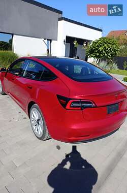 Седан Tesla Model 3 2022 в 