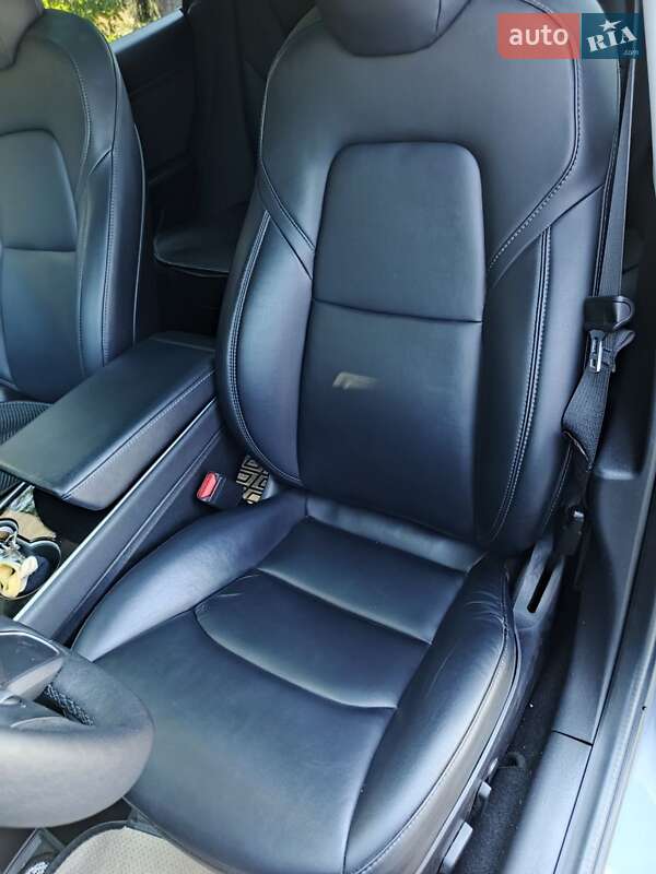 Седан Tesla Model 3 2019 в Дубно