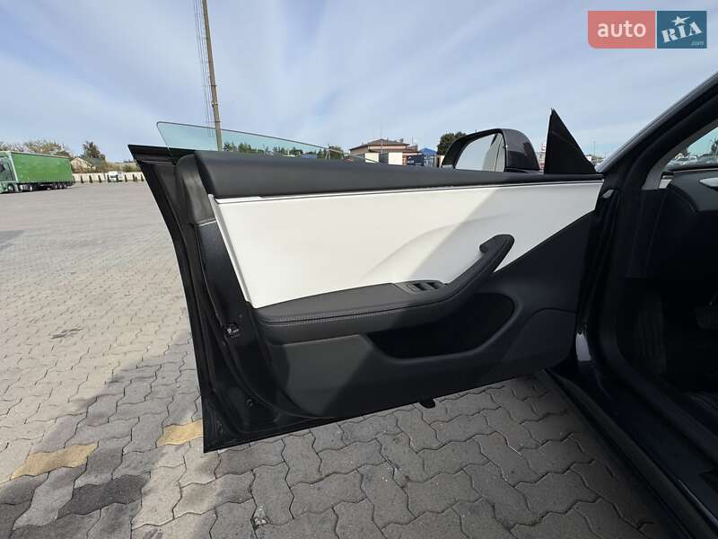Седан Tesla Model 3 2024 в Рівному