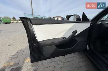 Седан Tesla Model 3 2024 в 