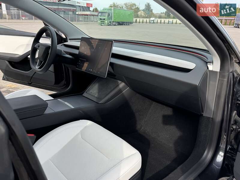 Седан Tesla Model 3 2024 в Рівному