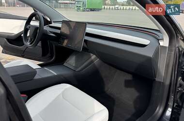 Седан Tesla Model 3 2024 в 
