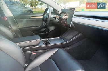 Седан Tesla Model 3 2022 в 