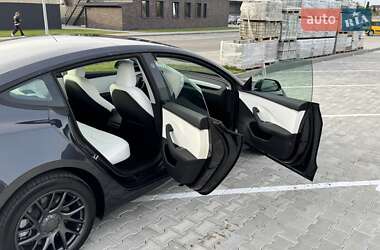 Седан Tesla Model 3 2024 в 