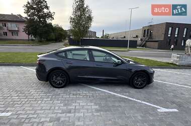 Седан Tesla Model 3 2024 в 