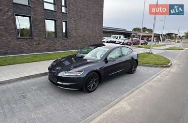 Седан Tesla Model 3 2024 в 