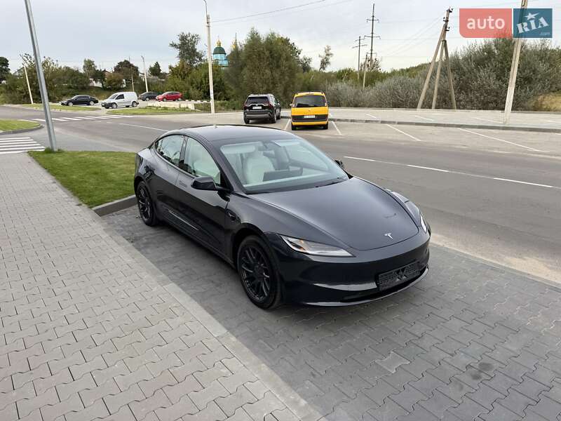 Седан Tesla Model 3 2024 в Рівному