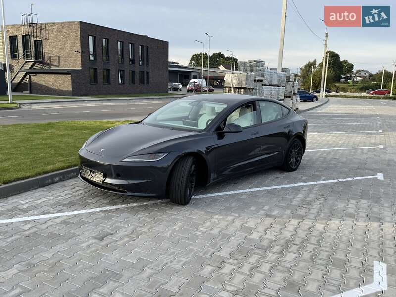 Седан Tesla Model 3 2024 в Рівному