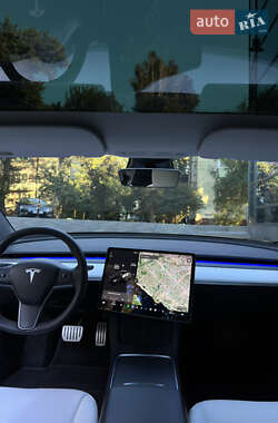 Седан Tesla Model 3 2021 в 