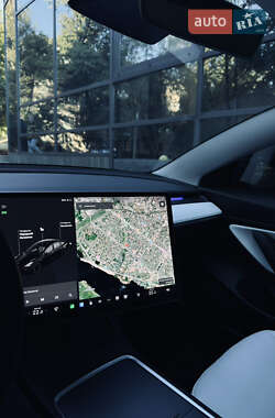 Седан Tesla Model 3 2021 в 