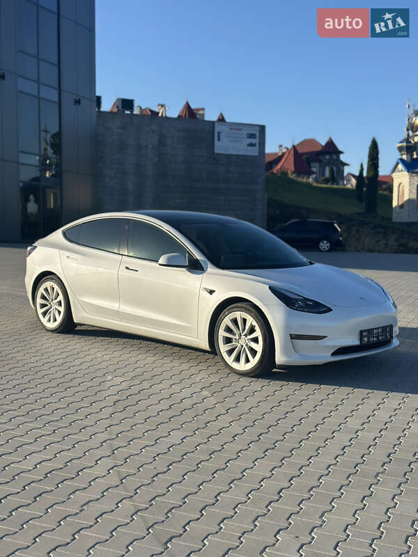 Седан Tesla Model 3 2021 в 