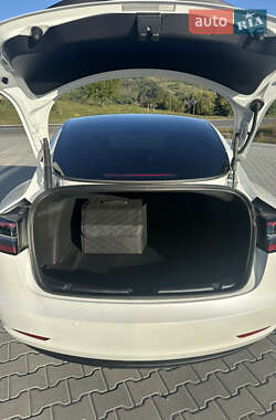 Седан Tesla Model 3 2021 в 