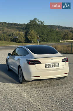 Седан Tesla Model 3 2021 в 