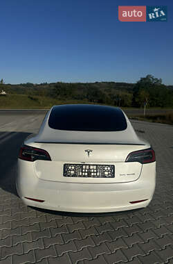 Седан Tesla Model 3 2021 в 
