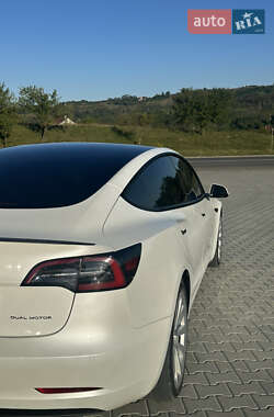 Седан Tesla Model 3 2021 в 