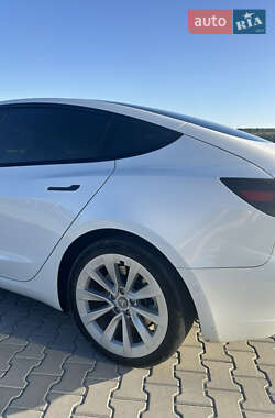 Седан Tesla Model 3 2021 в 