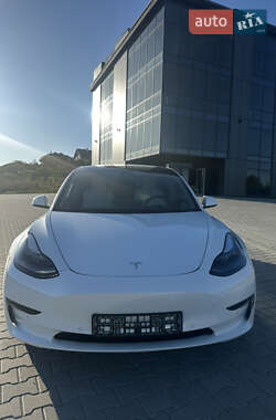 Седан Tesla Model 3 2021 в 