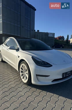 Седан Tesla Model 3 2021 в 