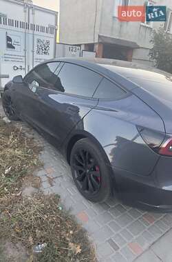 Седан Tesla Model 3 2022 в 