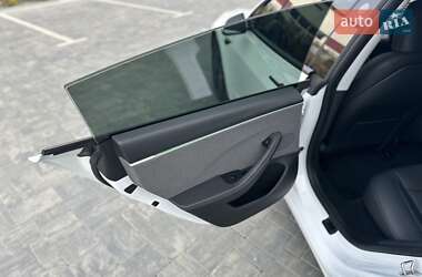 Седан Tesla Model 3 2024 в 