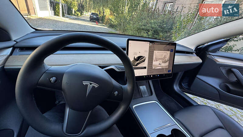 Седан Tesla Model 3 2022 в Чернівцях