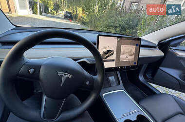 Седан Tesla Model 3 2022 в 