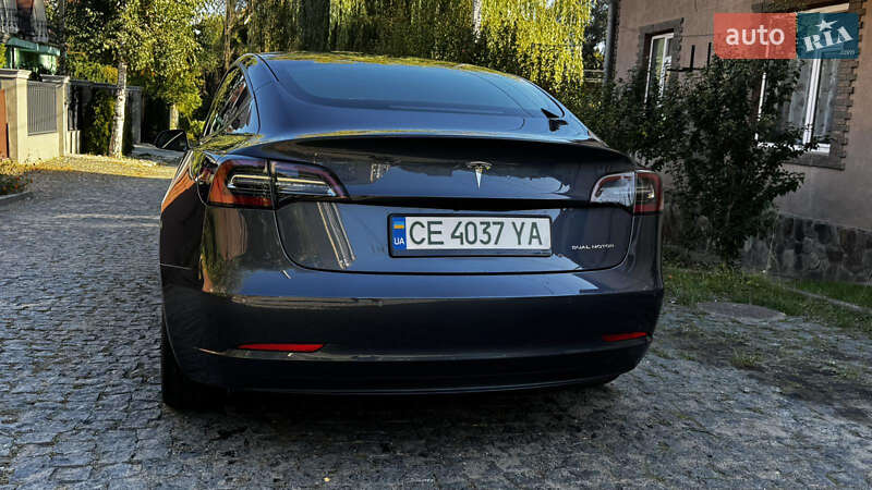 Седан Tesla Model 3 2022 в Чернівцях