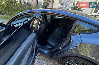 Седан Tesla Model 3 2022 в 