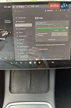 Седан Tesla Model 3 2022 в 