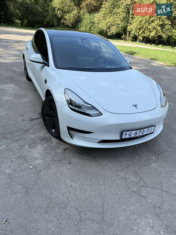 Седан Tesla Model 3 2019 в Львове
