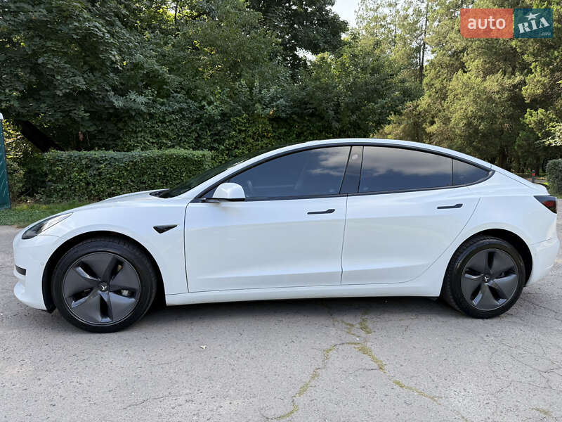 Седан Tesla Model 3 2019 в Львове