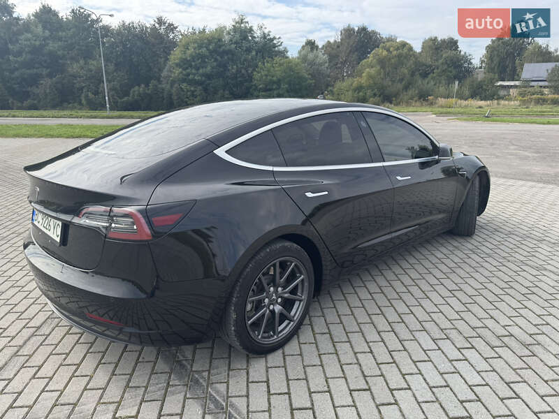 Седан Tesla Model 3 2018 в Львові