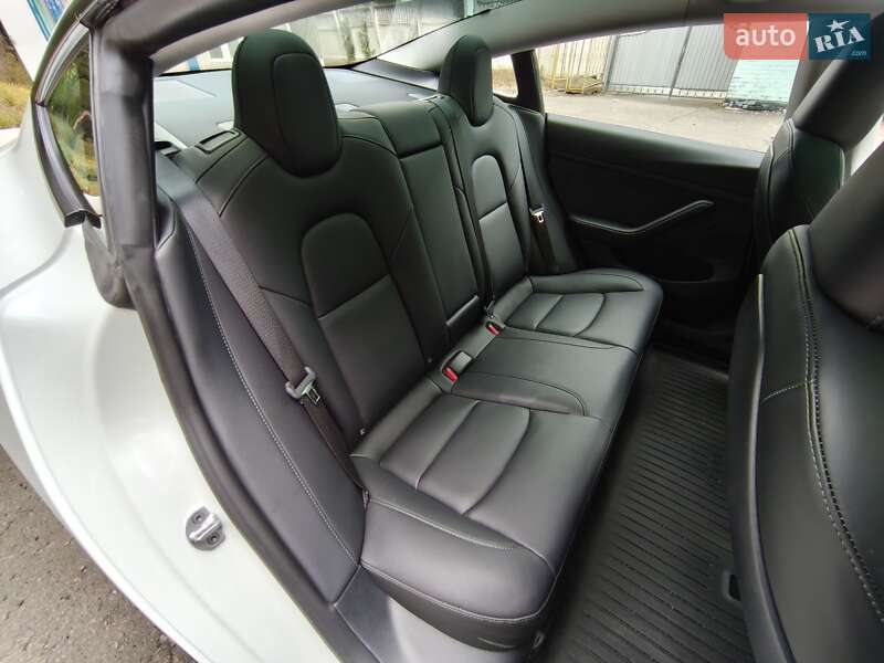 Седан Tesla Model 3 2023 в Теплику