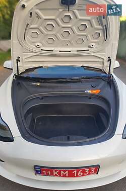 Седан Tesla Model 3 2021 в 