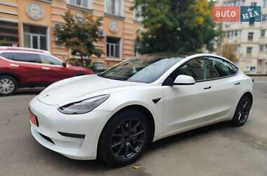 Седан Tesla Model 3 2021 в 