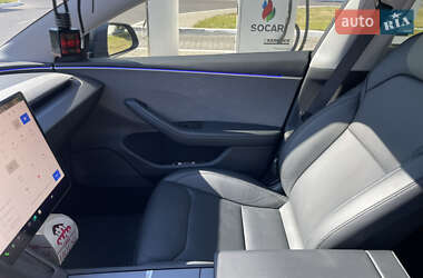 Седан Tesla Model 3 2024 в 