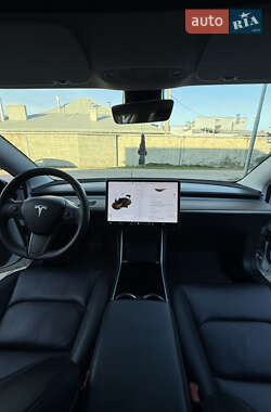Седан Tesla Model 3 2020 в 